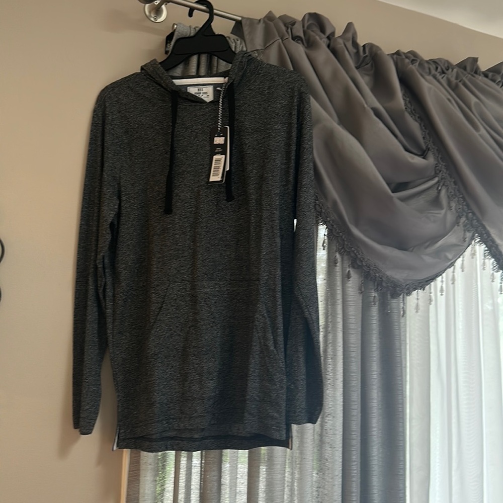 Men’s hooded long sleeve shirt